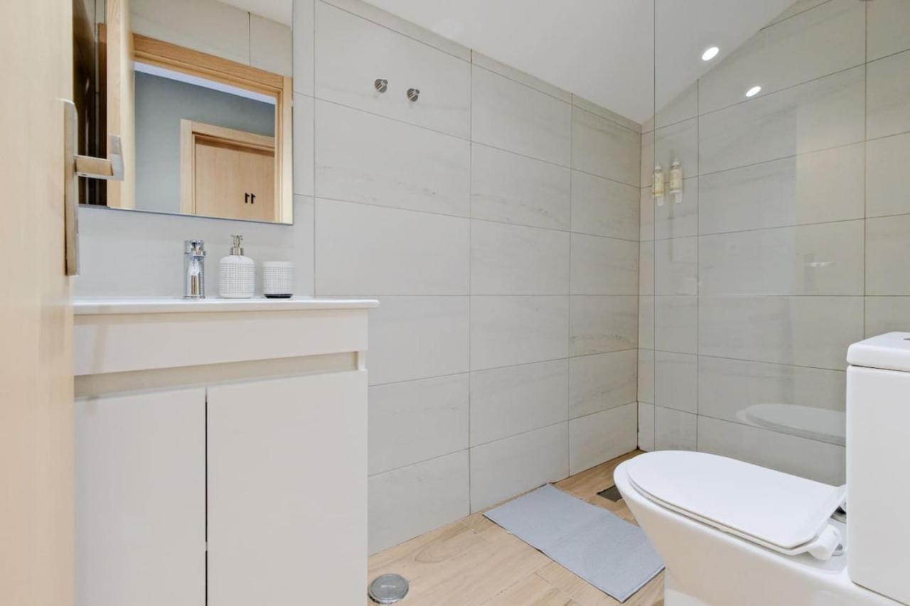 Lovely Fully Equipped Near Subway N10 - Shared Bathroom With Another Apartment Lisbon